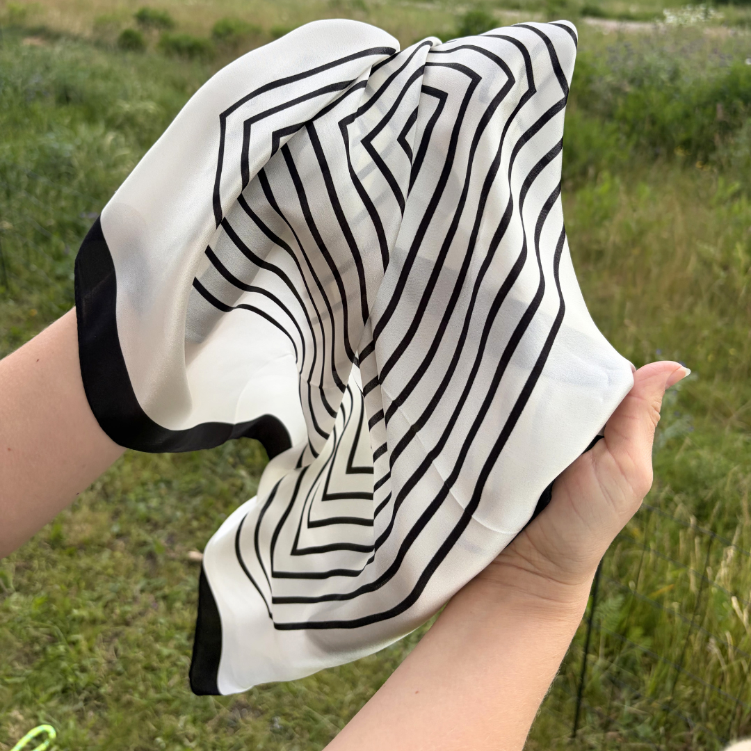 Silketørklæde I Monaco Lines I 68 cm